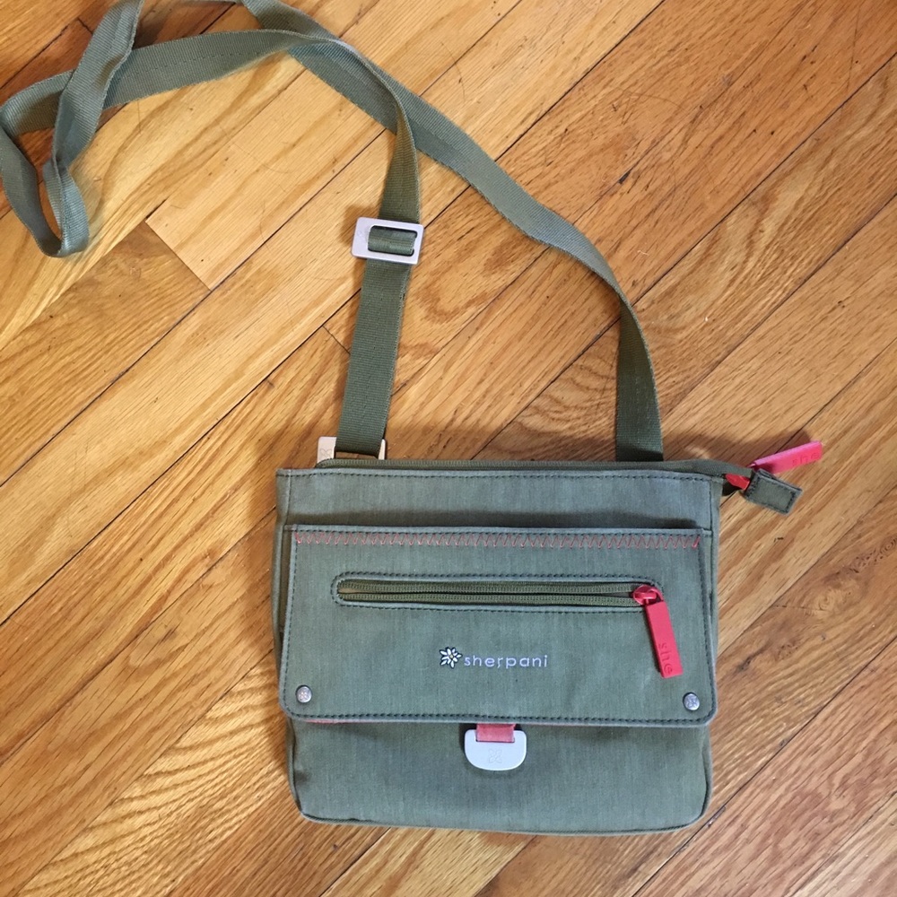 Sherpani crossbody bag